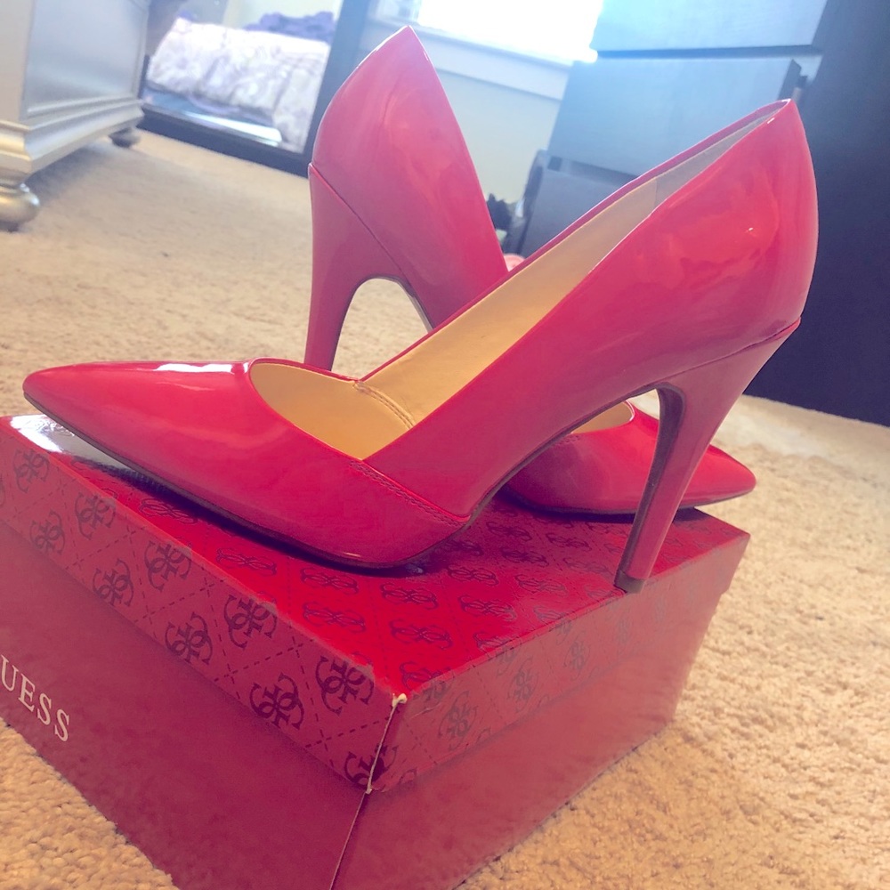 GUESS HAUTE Pink Pointy Toe Heels